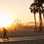 Beautiful 2Bd 2Bth Apartment In Santa Monica
