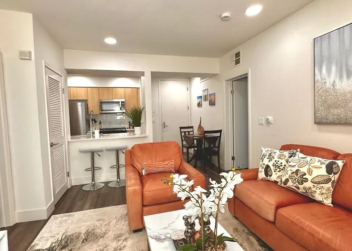 Beautiful 2Bd 2Bth Apartment In Santa Monica